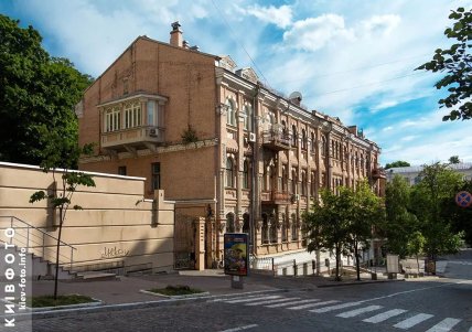 Дом с крылатыми гуриями в Киеве