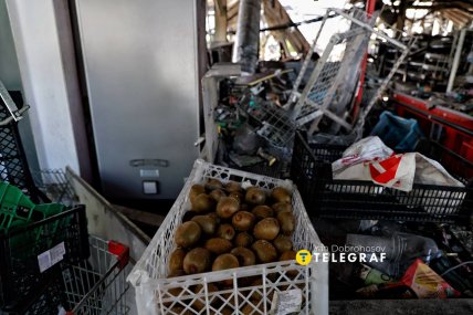В магазині ще залишились фрукти. Фото Ян Доброносов, "Телеграф"