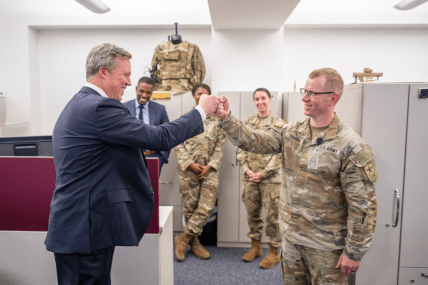 Дрісколл з військовими