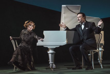 Вера Алентова