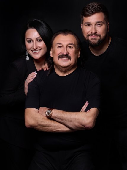 Степан Гига с сыном и дочерью