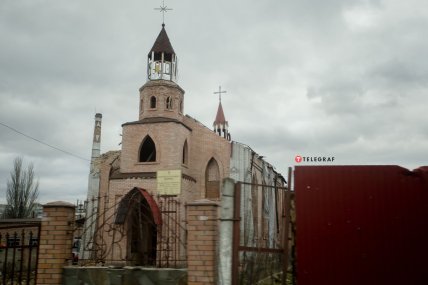 Поврежденный храм в Бахмуте