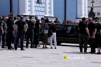 Церемонию прощания посетили десятки человек