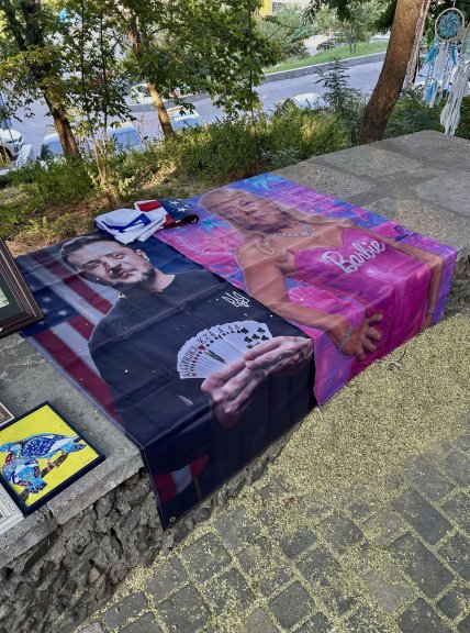 Рушники із зображенням Володимира Зеленського та Дональда Трампа в Одесі