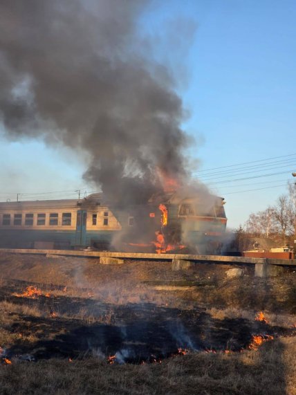 Поезд в Сумах после атаки дрона
