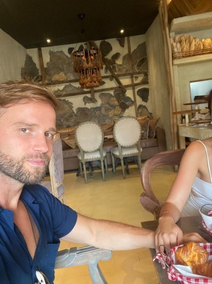 алекс топольский с девушкой