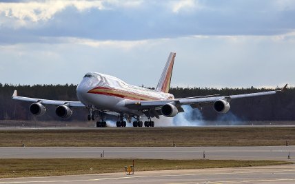 Вантажний літак Боїнг-747 в аеропорту "Борисоль"