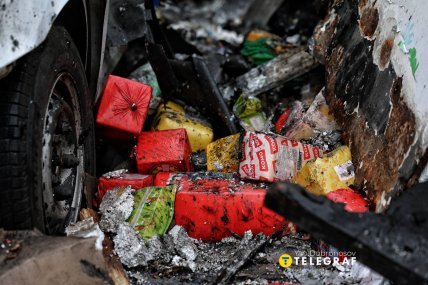 Залишки продовольства на знищеному складі