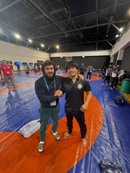 Ісмаїл Мусукаєв та Йошиносуке Аоягі потиснули руки