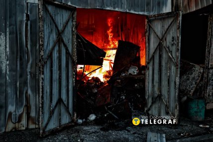 Масштабна пожежа на ринку Почайна після балістичного удару Росії