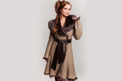 Дублянка з розкльошеним подолом