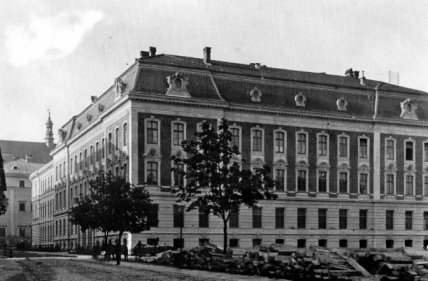 Будівля економічного факультету в кінці 19 ст