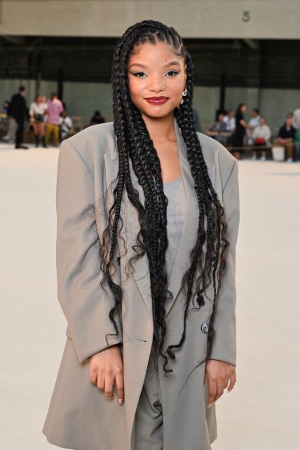 Холли Бейли