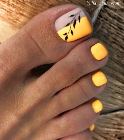 Тренды педикюра 2023 - фото