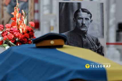 Останки Евгения Коновальца доставили в собор УГКЦ в Киеве. Фото: Ян Доброносов "Телеграф"