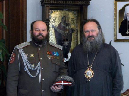 Павло Лебідь та Сергій Кришталь, російський «козачий генерал», під час туру з іконою царя Миколи II в Україні.