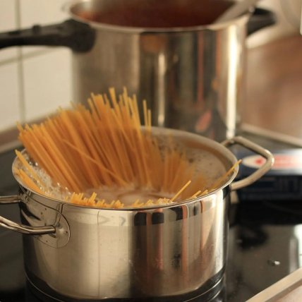 Як зварити довгу пасту