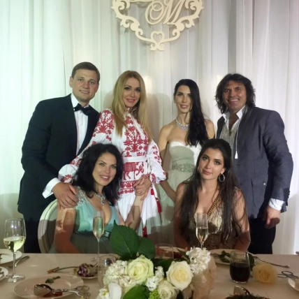 Влада Литовченко, "Мисс Украина-1995", вместе с дочерьми