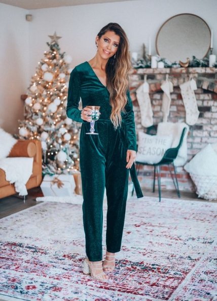 Велюровый зеленый комбинезон