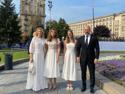 Как выглядят дети и жена Дениса Шмыгаля