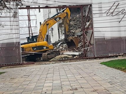 У Маріуполі розбирають завали Драмтеатру листопад 2022