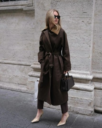 темний тренч для жінки