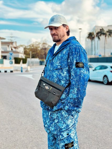 Олександр Усик у куртці та штанях від Stone Island
