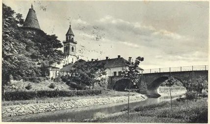 Берегове міст у центрі міста — старі фото горбатого мосту.