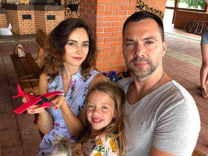 Арестович с женой и дочерью Вероникой