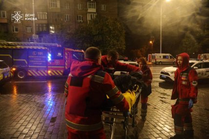 Ранены из-за удара РФ по Киеву 10.10.2025