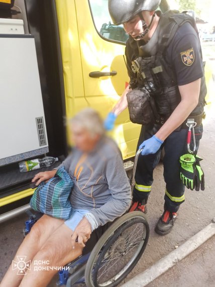 В ГСЧС показали кадры оказания помощи жителям Яровой