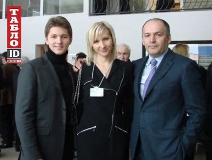 Олена Пінчук із чоловіком Віктором Пінчуком та сином Романом