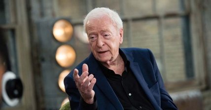 Майкл Кейн на съемках документального фильма (2017)