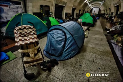 Люди ночевали в метро из-за удара РФ по Киеву 6.12.2025
