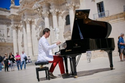 Пианист-виртуоз Евгений Хмара: о детстве и жизненных ценностях - изображение №1