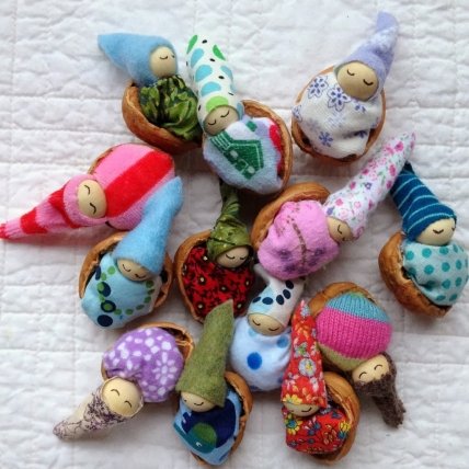 Школа DIY: куколки из грецких орехов