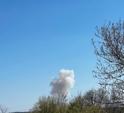 Дым после взрыва в Мерефе
