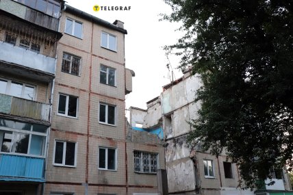 Жилой дом после обстрела России Сумы август 2025