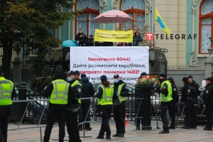 Владельцы авто на еврономерах митингуют в Киеве