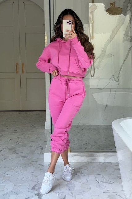 Рожевий спортивний костюм