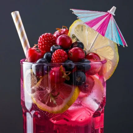 Этот компот прекрасно утоляет жажду (изображение создано с помощью ИИ)