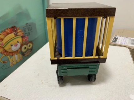 игрушечная машинка