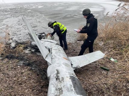 В одному із озер Київської області дістали уламки збитої ракети Х-55