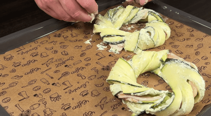 Запечені кабачки з беконом та сиром