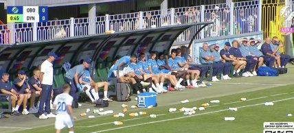 Динамо забросали ватой