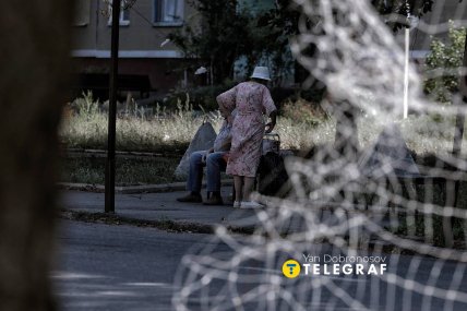 Місцеві жителі намагаються жити попри всі небезпеки