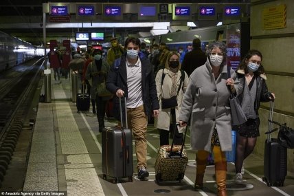 люди ломанулись успеть сбежать из города.