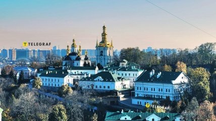 Вид на нижнюю Лавру с колокольни