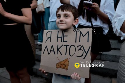 Маленькие украинцы высказываются за отставку Александра Сырского
