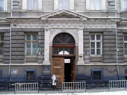 Вхід в дворик географічного факультету